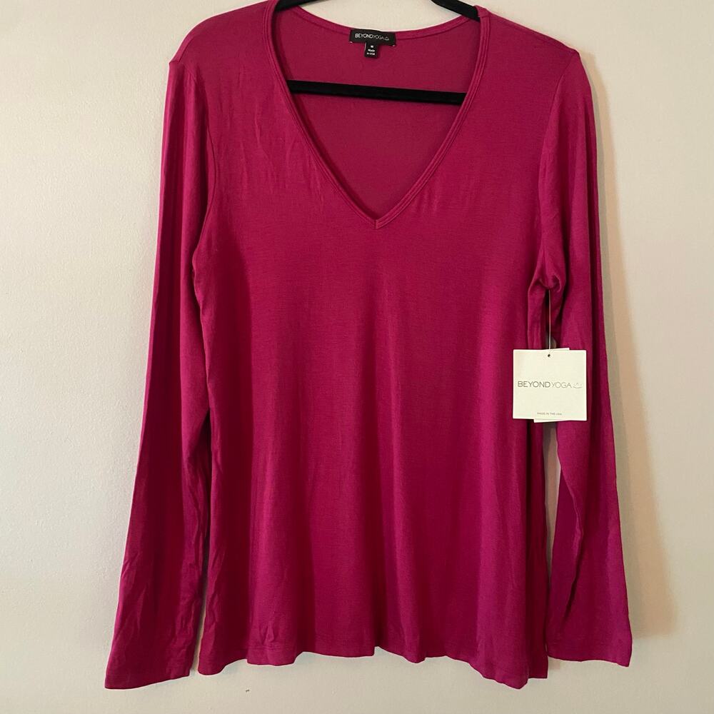 NWT Beyond Yoga Hot Pink Long Sleeve V-neck Loungewear Shirt Women's size Medium